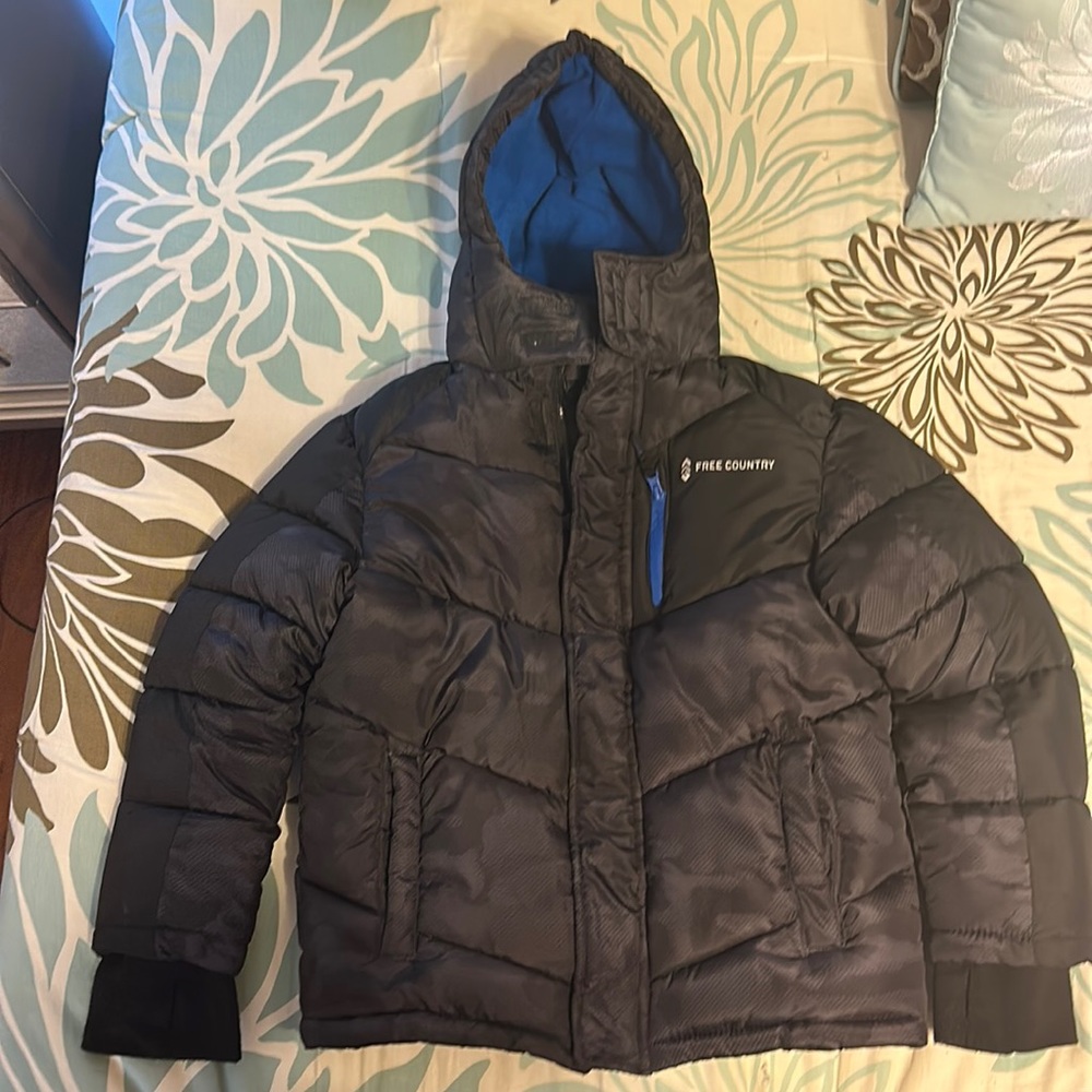 Free country snow jacket. Excellent condition